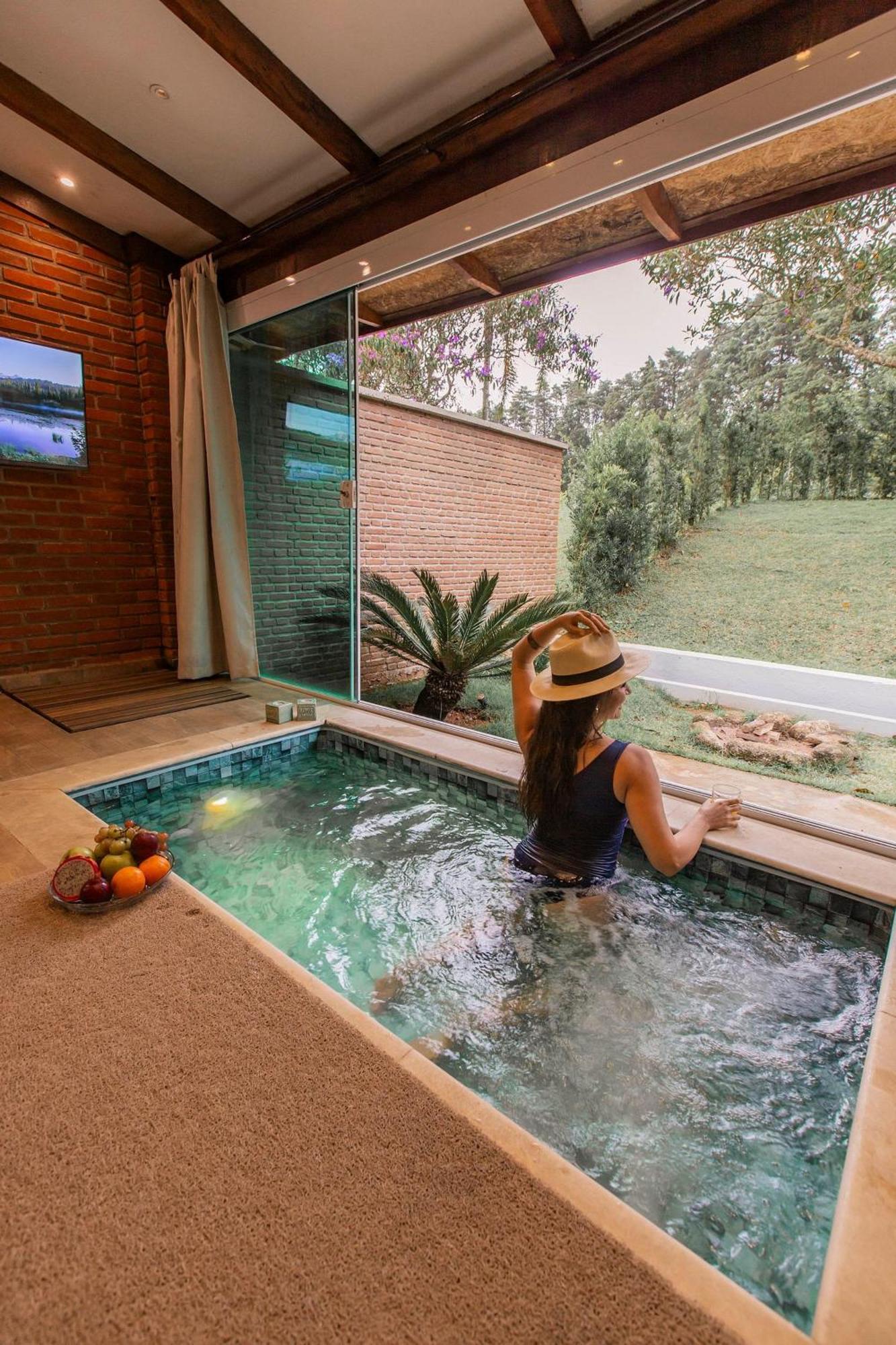 Suíte com Piscina Privativa
